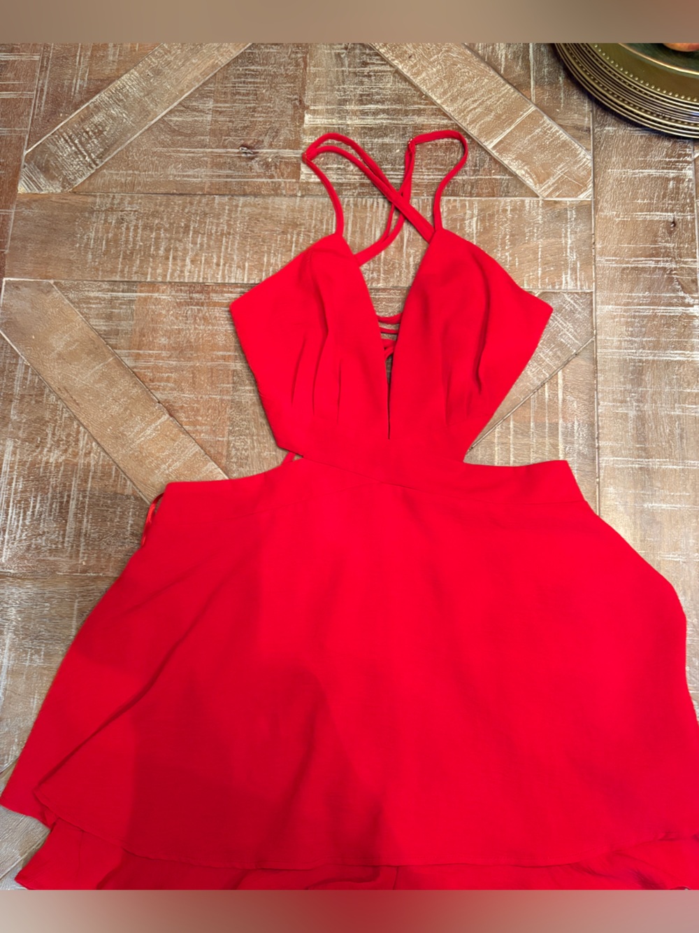 Red romper, New with tags, Size large
Open back tie detail + flowy fit